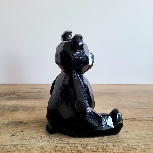 Geometric bear sculpture. Artist practicing model. - Picture 4 of 7